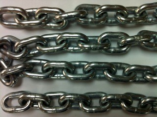 Calibrated poultry conveyor chain